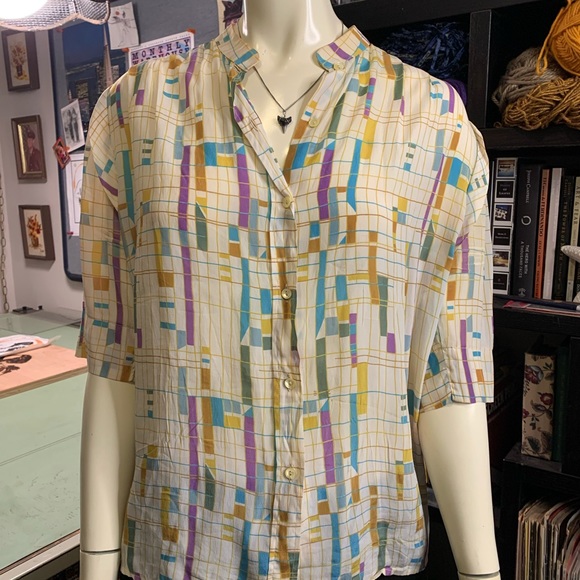 Tops - Vintage Silk Geometric Short Sleeve Button Down Shirt